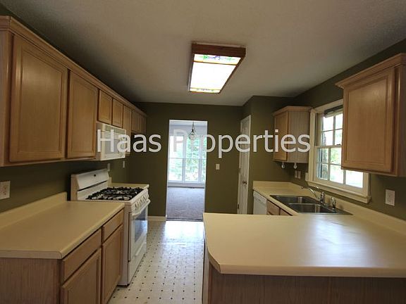 4th image of 7123 Big Woods Dr