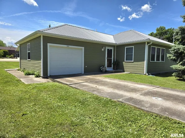 103 W Jefferson St, Camp Point, IL 62320