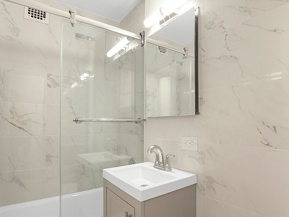 5th image of 25 Tudor City Pl APT 2107