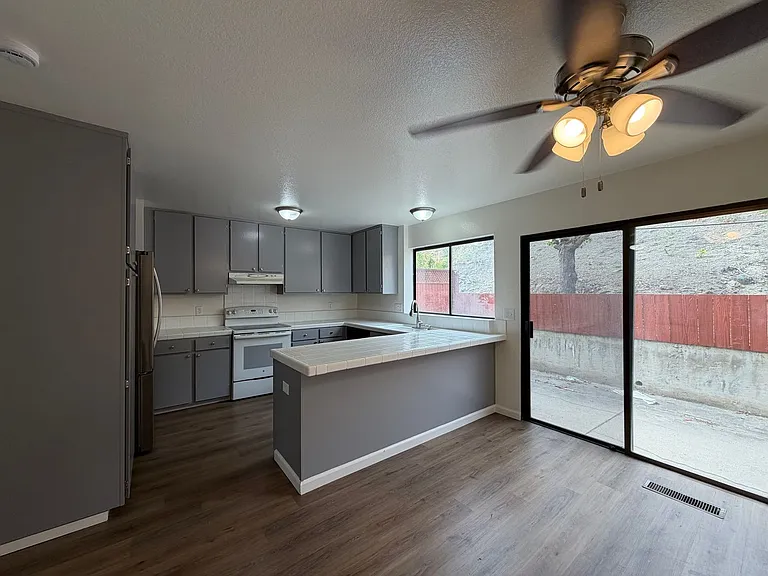 4755 Snow Dr — Photo 3