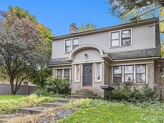 2nd image of 252 Dale St NE