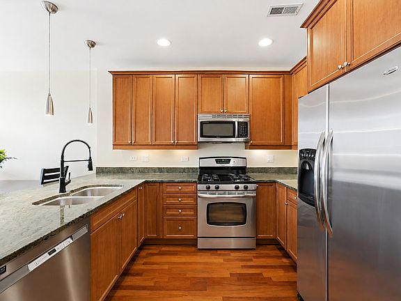 5th image of 3946 N Ravenswood Ave APT 411