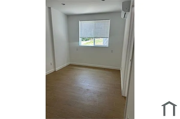 Building Photo - 3223 W 73rd St #3229