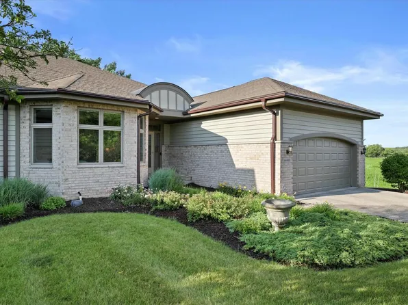 16600 Lake CIRCLE #B, Brookfield, WI 53005