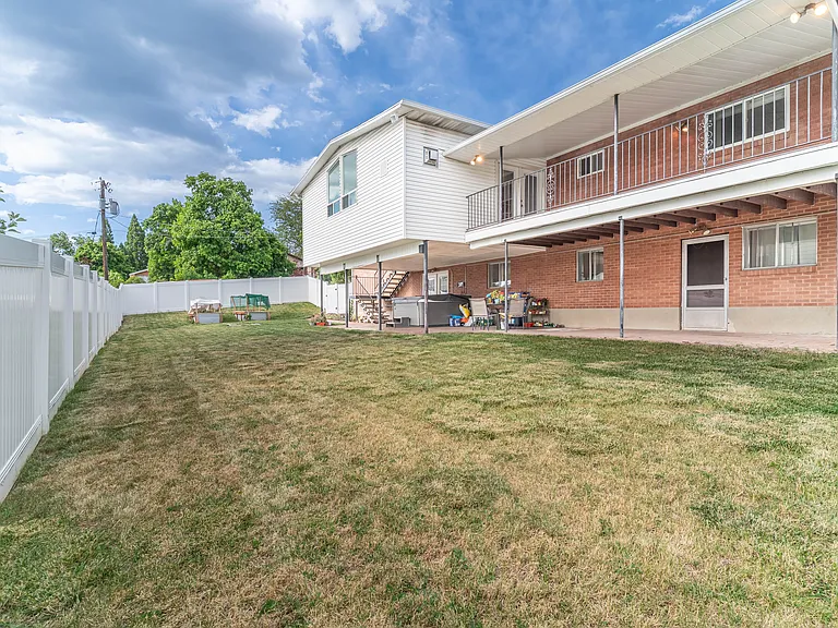 289 N 700 E — Photo 21