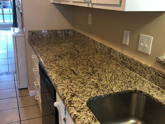 4th image of 1381 Country Place Dr #2-3