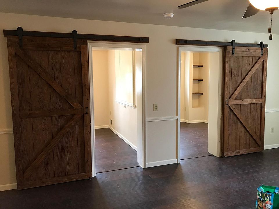 Sturdy sliding doors to bedrooms