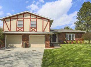 1410 Laurel Cir, Cedar Falls, IA 50613