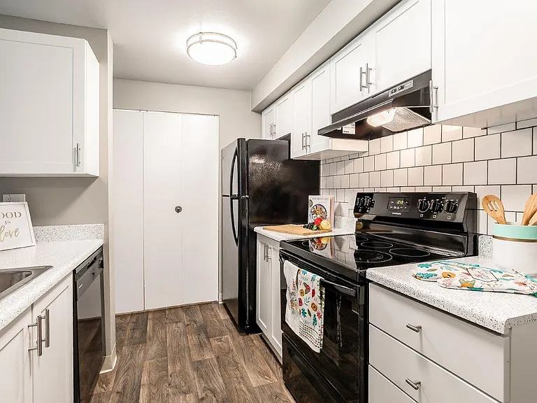 The Stinson Apartment Homes — Photo 11