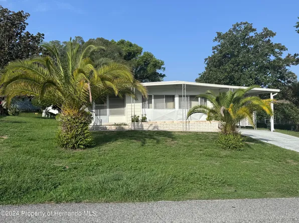 8091 Country Club Dr, Brooksville, FL 34613