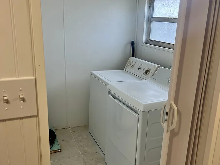 1219 W Hall St — Photo 20