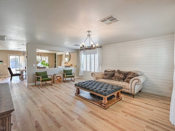 5th image of 303 Maddelena Ave