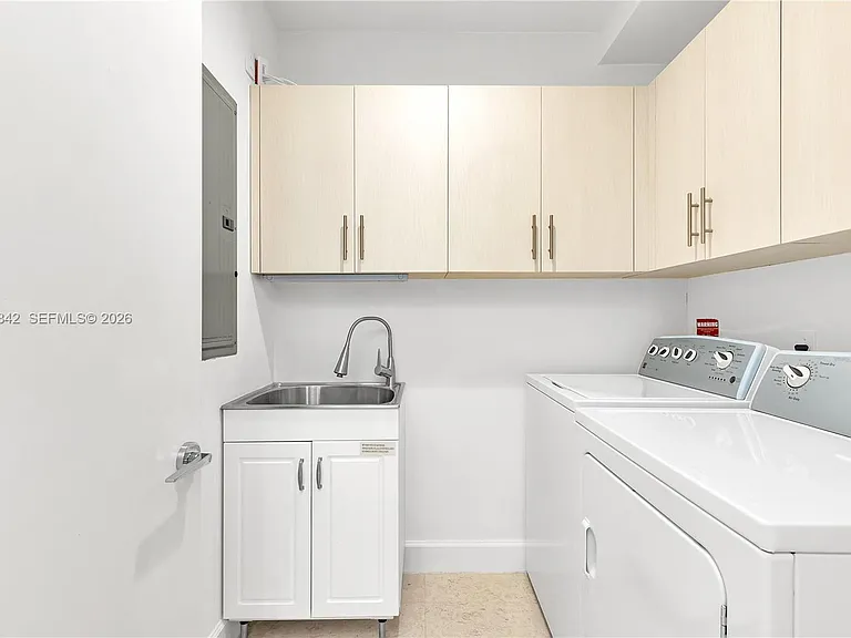 218 SE 14th St #TS206 — Photo 15