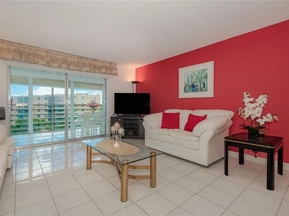 401 SE 3rd St APT 507, Dania, FL 33004