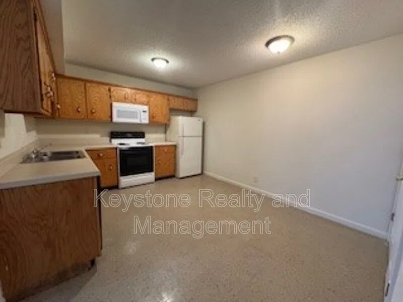 2 bed, 1.0 bath, 800 sqft, $695 — Photo 3