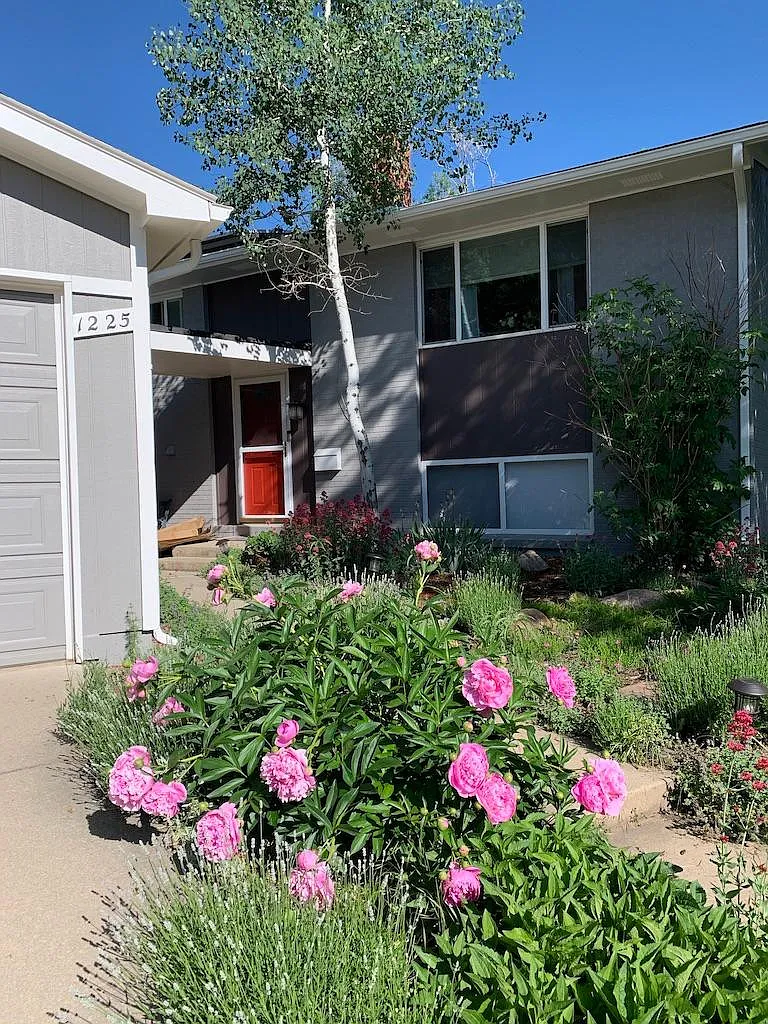 1225 Fairfield Drive — Photo 2