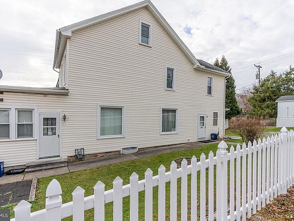 2nd image of 1600-1602 20th Ave