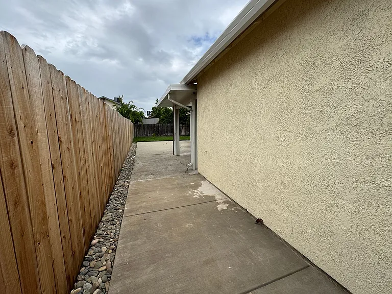 2047 Deauville Dr — Photo 26