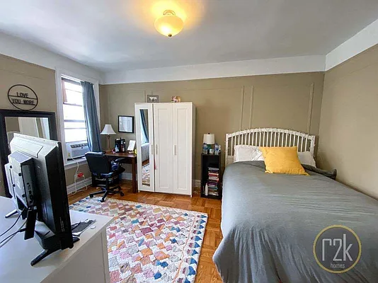 Rented by Realty 2000 Corp | media 38