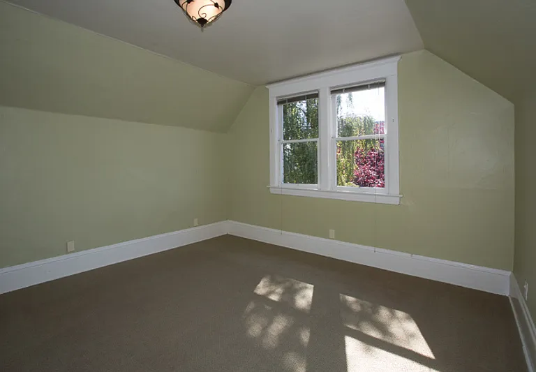 1618 E Mercer St #1/2 — Photo 7