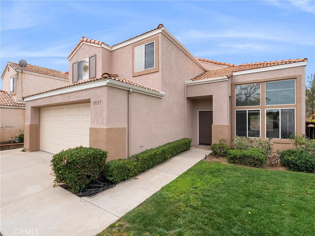 4 bed, 2.5 bath, 1680 sqft, $3,200 — Photo 4