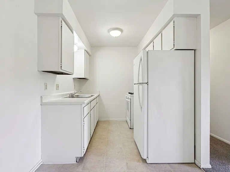 Mayfair Apartments — Photo 18