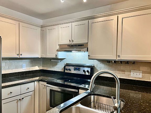 3rd image of 3306 Selwyn Farms Ln APT 7