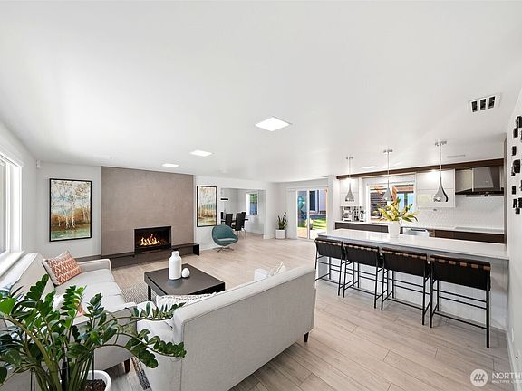 3rd image of 14022 Meridian Avenue S
