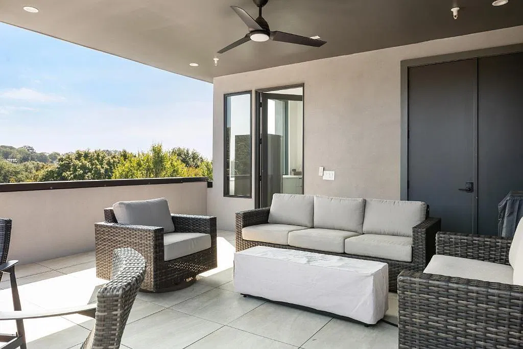 3 bed, 4.0 bath, 1800 sqft, $5,000 — Photo 3
