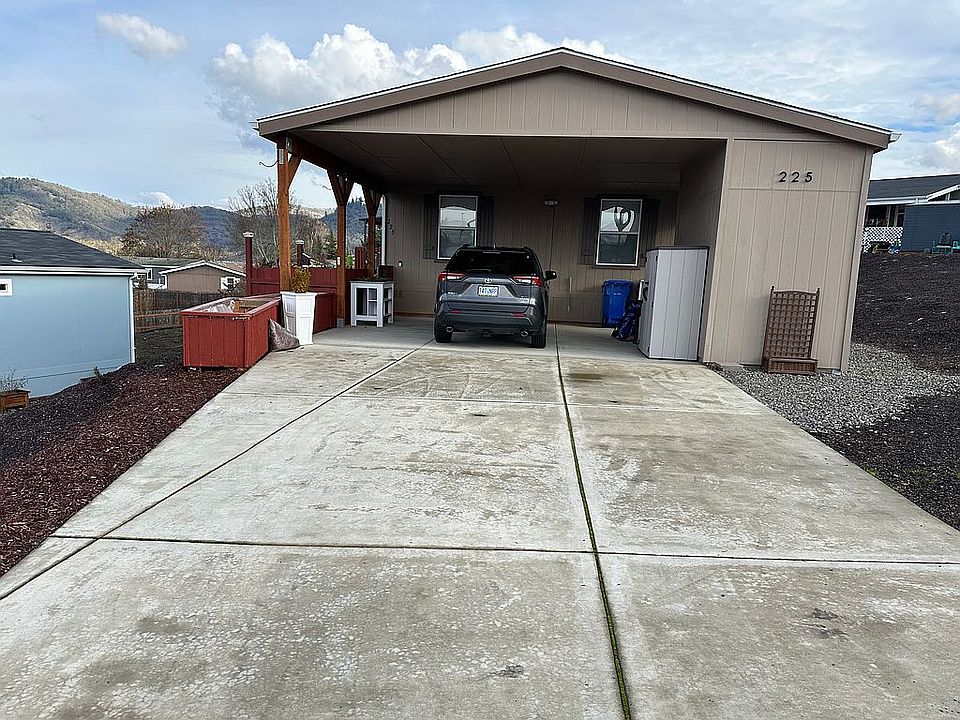 Three car driveway!