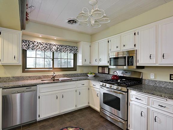 2nd image of 849 Highlandview Dr