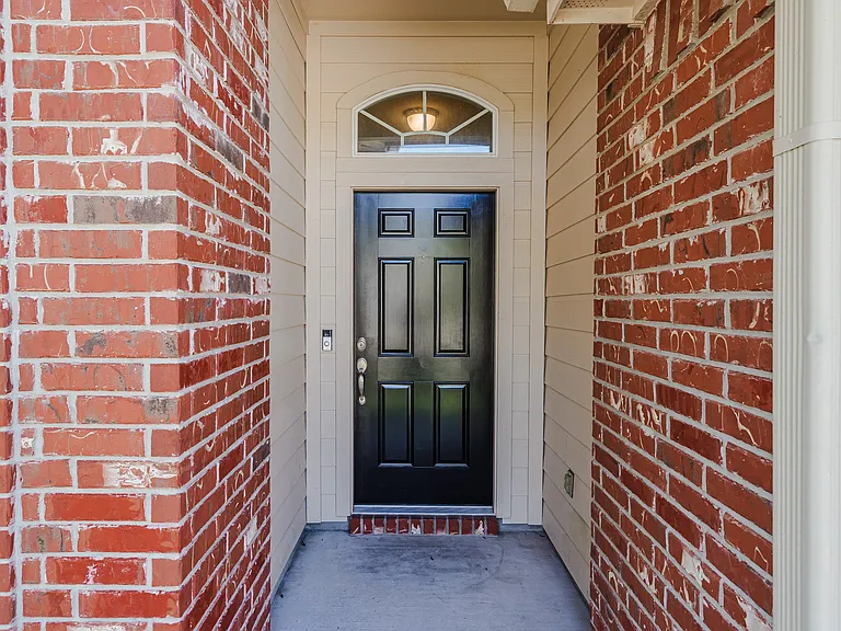 2404 Christoff Loop — Photo 4