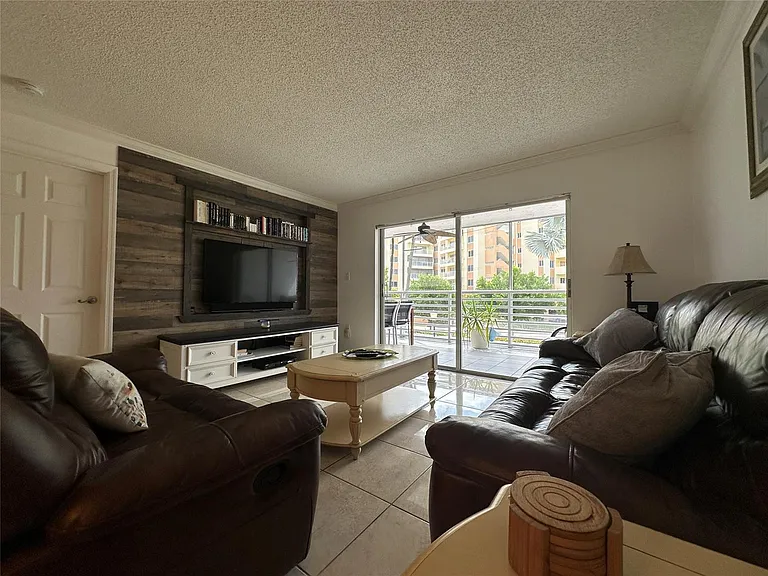 17801 N Bay Rd #212 — Photo 15
