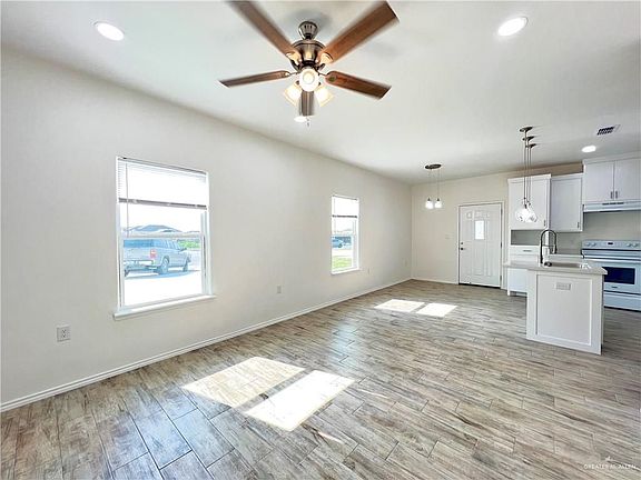 4th image of 2020 Valley Cir #B