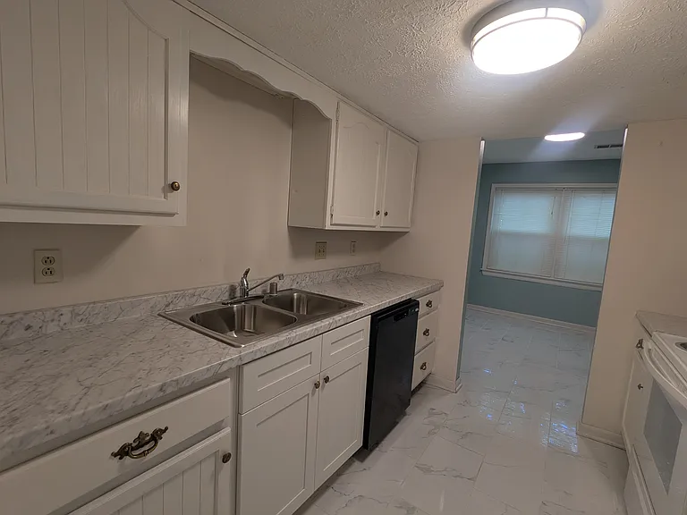 3586 Laredo Dr — Photo 7