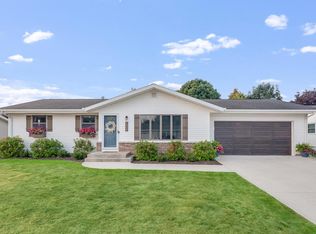 1409 Lee Cir, Manitowoc, WI 54220