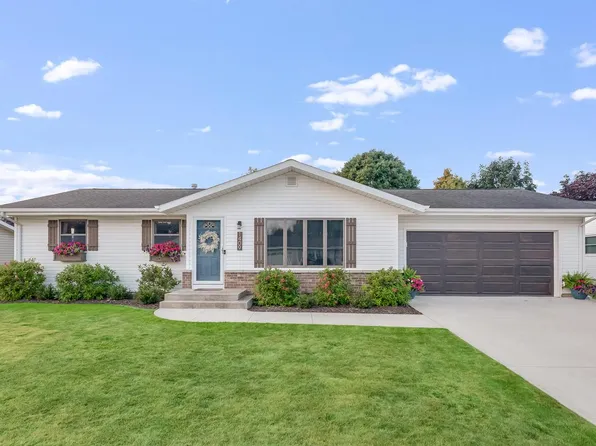 1409 Lee CIRCLE, Manitowoc, WI 54220