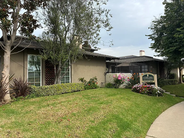 415 W Rosewood Ave — Photo 16