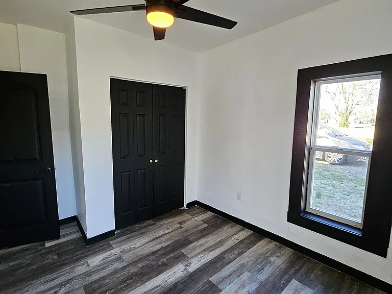302 Windsor St #1 — Photo 12