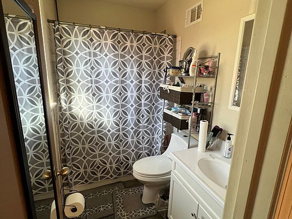 3rd image of 573 E 8th St