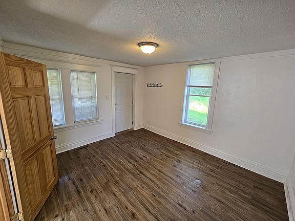 5th image of 718 E 5th St #B