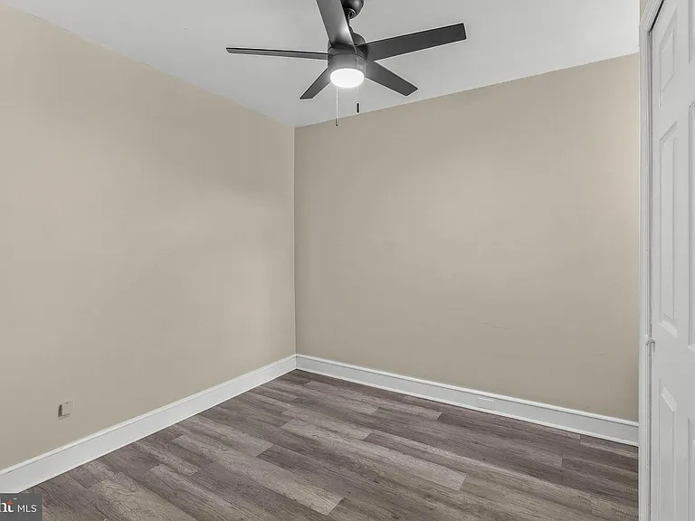 2440 Carpenter St #B — Photo 8