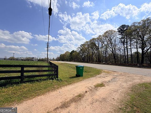 3rd image of 662 Old Gainesville Hwy