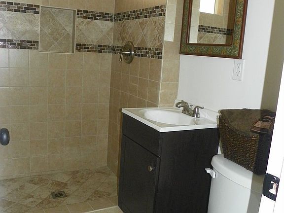 4th image of 6902 Fallbrook Ave