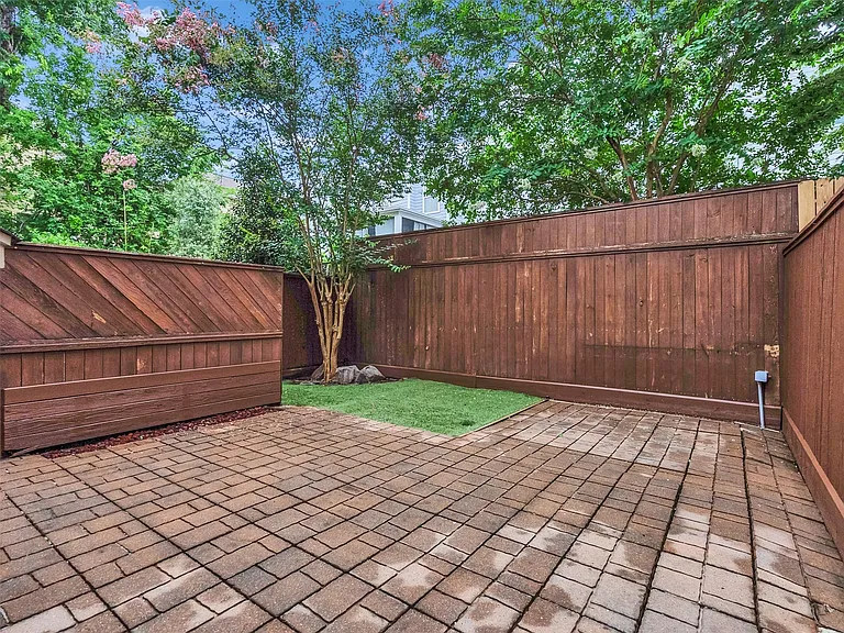 918 Knox St — Photo 25