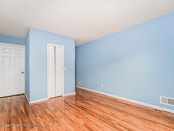 4th image of 742 Maguire Ave