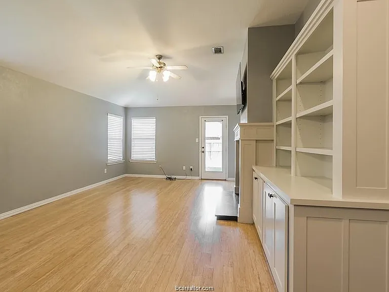 936 Whitewing Ln — Photo 4
