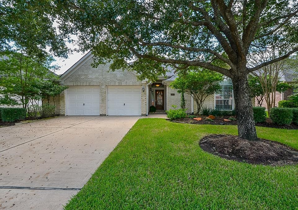 Welcome to 15907 Cypress Hall Drive!