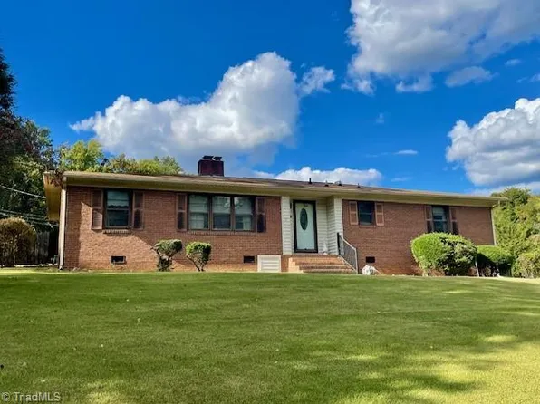 302 Lakewood Dr, Lexington, NC 27292