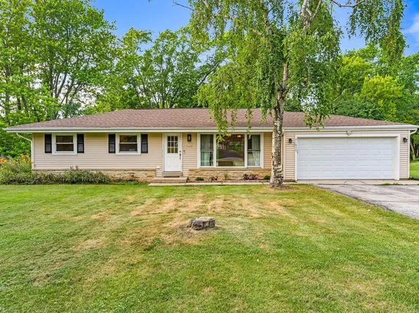 21630 Clarion LANE, Waukesha, WI 53186